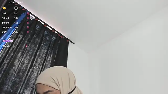 Snapshot of thaira_aly chatting on October 22, 9:25 pm thaira aly online show from October 22, 9:25 pm