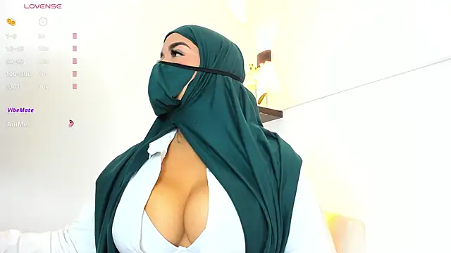 Snapshot of thaira_aly chatting on November 15, 9:32 pm thaira aly online show from November 15, 9:32 pm