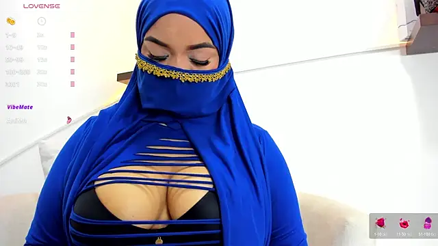 Snapshot of thaira_aly chatting on November 17, 11:10 pm thaira aly online show from November 17, 11:10 pm