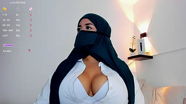 Snapshot of thaira_aly chatting on November 29, 11:41 pm thaira aly online show from November 29, 11:41 pm