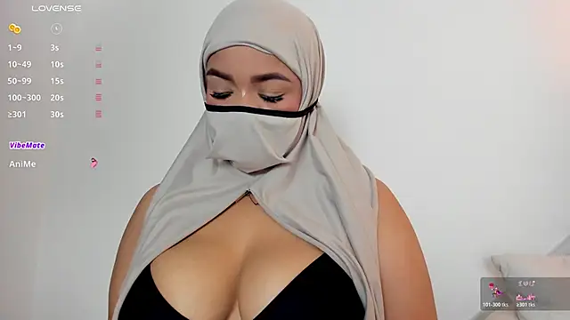 Snapshot of thaira_aly chatting on December 5, 3:59 am thaira aly online show from December 5, 3:59 am