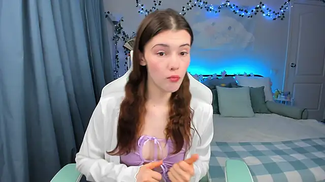 Zoe Vee online show from November 6, 3:07 am