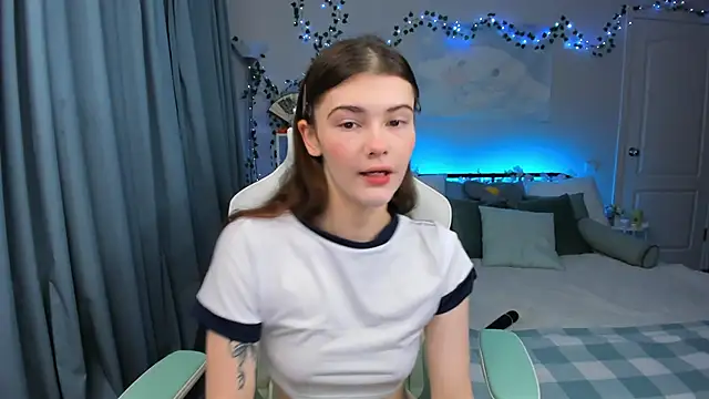 Zoe Vee online show from November 13, 3:16 am