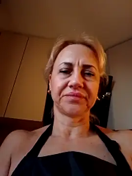 Snapshot of KissMiSveet chatting on March 1, 2:41 pm KissMiSveet online show from March 1, 2:41 pm