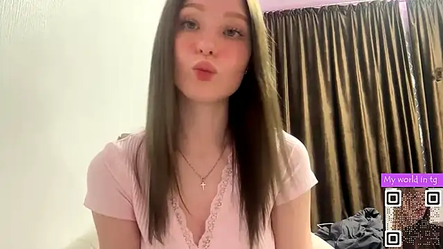 Snapshot of GwenFay chatting on September 13, 3:23 pm GwenFay online show from September 13, 3:23 pm