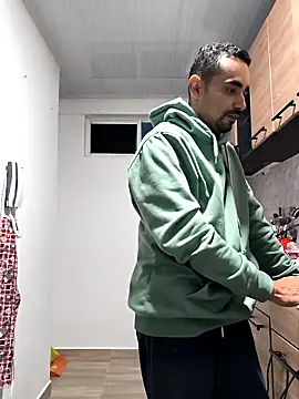 stivenlujan69 online show from November 13, 11:25 pm