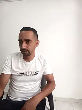 stivenlujan69 online show from April 11, 6:56 pm