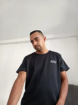 stivenlujan69 online show from April 12, 8:36 pm