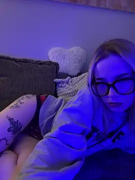 marnemzavar444 online show from November 30, 8:02 pm