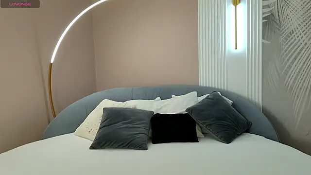 Snapshot of AdoraCortes chatting on March 18, 5:10 am AdoraCortes online show from March 18, 5:10 am