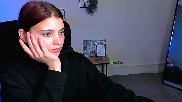 evelyn muse online show from September 13, 2:11 am