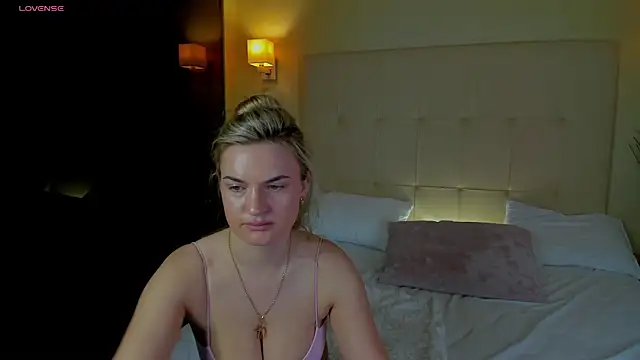 Marie Ellie online show from December 3, 1:24 am