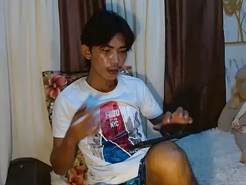 Skinnyguy03 online show from December 21, 9:49 am