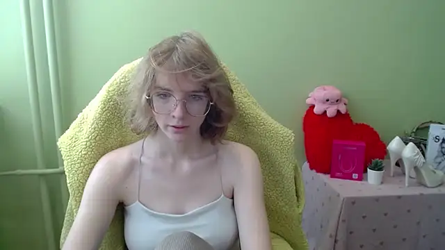 juicyPenny online show from November 6, 7:31 am