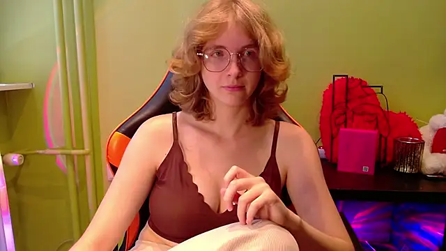 juicyPenny online show from August 7, 7:54 am