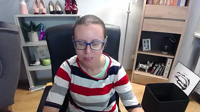 Snapshot of sweetxLizzy chatting on September 11, 4:23 am sweetxLizzy online show from September 11, 4:23 am