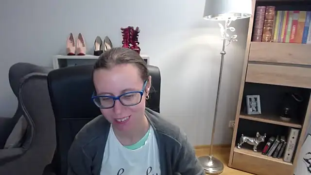 Snapshot of sweetxLizzy chatting on September 17, 4:25 am sweetxLizzy online show from September 17, 4:25 am