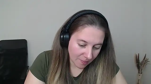 Darklure  online show from November 4, 3:44 pm