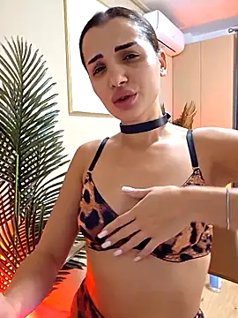 Snapshot of NaughtyChloe chatting on October 6, 2:03 pm NaughtyChloe online show from October 6, 2:03 pm