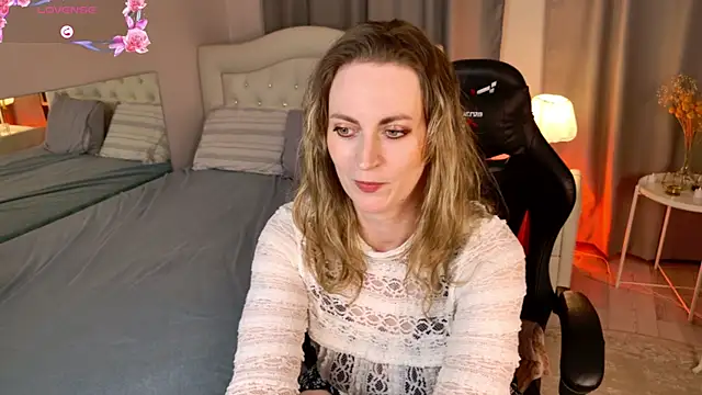 lana glow online show from October 3, 8:39 pm