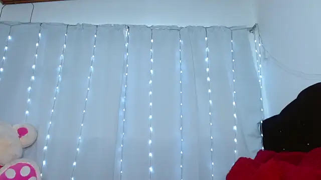 Snapshot of Charlothe_Wright chatting on April 17, 6:44 pm Charlothe Wright online show from April 17, 6:44 pm