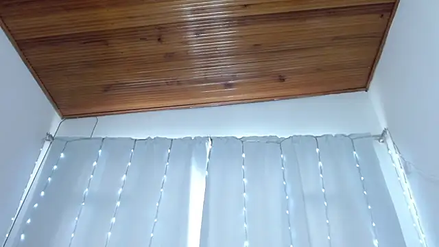 Snapshot of Charlothe_Wright chatting on April 23, 7:49 pm Charlothe Wright online show from April 23, 7:49 pm