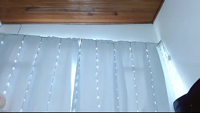 Snapshot of Charlothe_Wright chatting on May 1, 5:50 pm Charlothe Wright online show from May 1, 5:50 pm