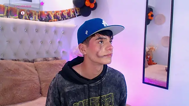 Dulcey  online show from October 25, 5:59 am