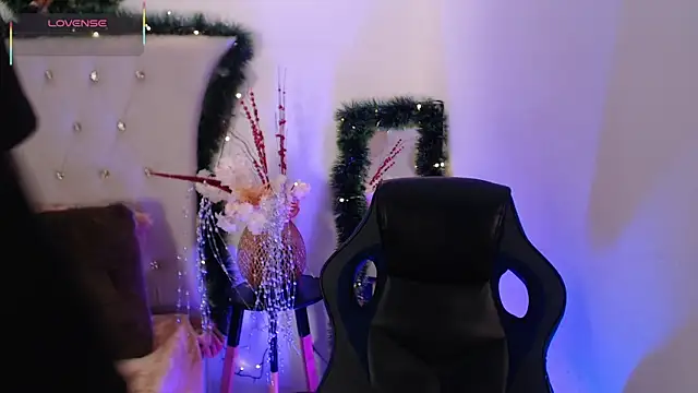 Dulcey  online show from December 20, 4:08 am