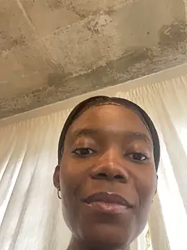 Snapshot of prettydollyy chatting on March 3, 8:09 am prettydollyy online show from March 3, 8:09 am