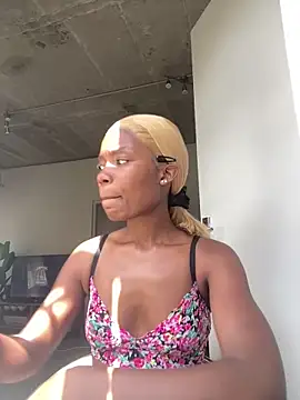 Snapshot of prettydollyy chatting on March 20, 8:41 am prettydollyy online show from March 20, 8:41 am