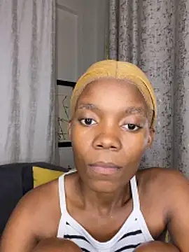 Snapshot of prettydollyy chatting on March 25, 8:15 pm prettydollyy online show from March 25, 8:15 pm