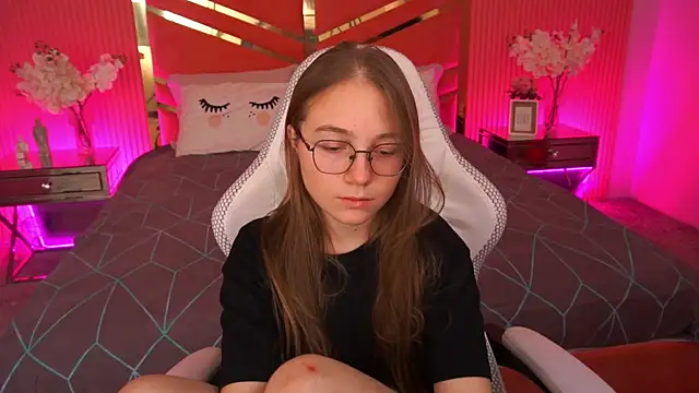 ArrinaWairr online show from October 3, 7:49 am