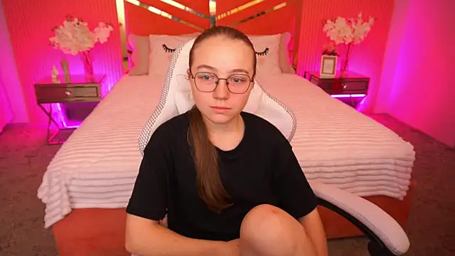 ArrinaWairr online show from October 10, 7:18 am