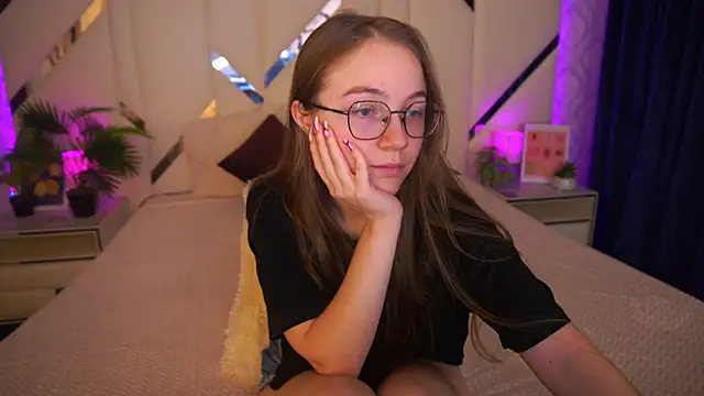 ArrinaWairr online show from November 14, 8:57 am