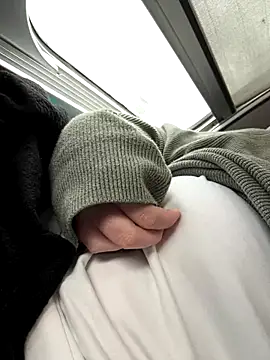 Snapshot of Roulia433 chatting on October 21, 10:27 am Roulia433 online show from October 21, 10:27 am