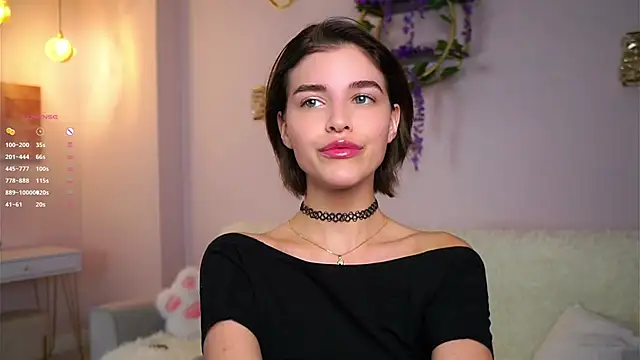 Snapshot of EleneButton chatting on October 24, 1:03 am EleneButton online show from October 24, 1:03 am