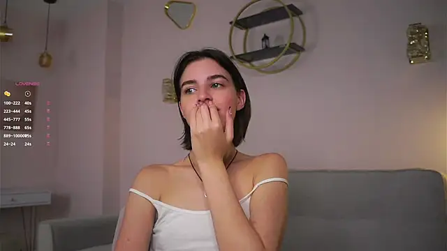 Snapshot of EleneButton chatting on November 27, 1:51 am EleneButton online show from November 27, 1:51 am