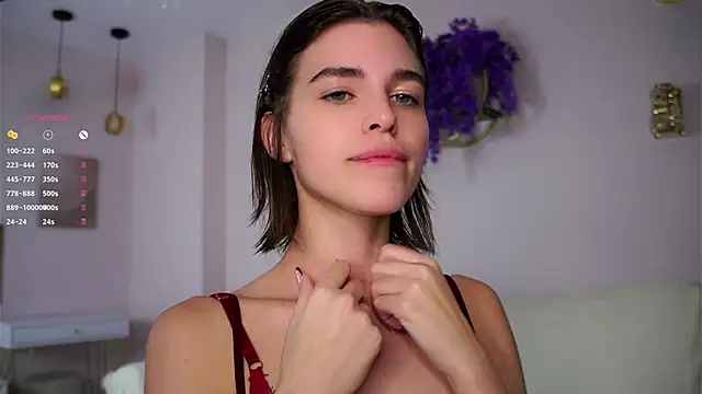 Snapshot of EleneButton chatting on December 17, 1:11 am EleneButton online show from December 17, 1:11 am