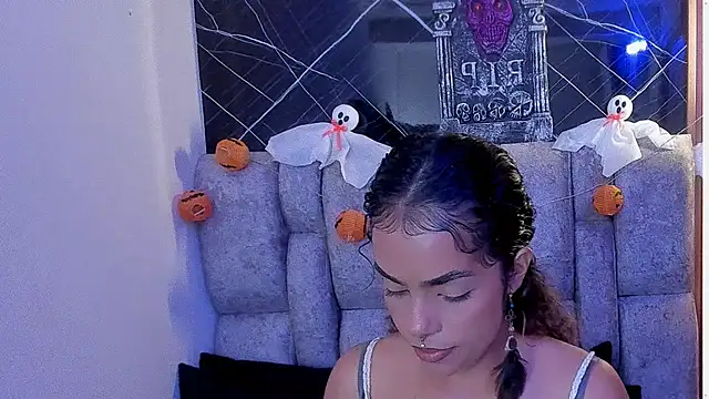 roxanne dl online show from October 17, 4:42 pm