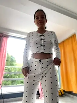 Snapshot of JuanitaMore01 chatting on October 31, 2:29 pm JuanitaMore01 online show from October 31, 2:29 pm