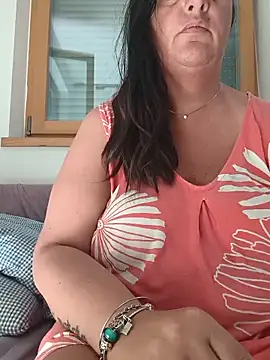 Snapshot of LaReginaNera chatting on June 13, 6:11 am LaReginaNera online show from June 13, 6:11 am