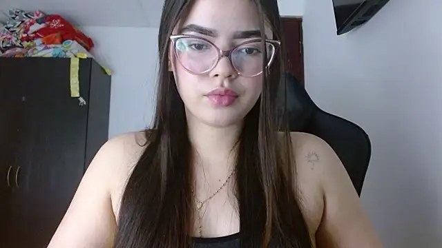 Snapshot of Valentina2390 chatting on April 6, 11:16 pm Valentina2390 online show from April 6, 11:16 pm