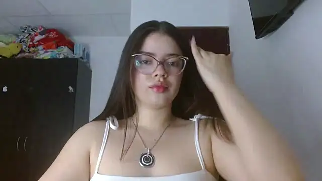 Snapshot of Valentina2390 chatting on May 5, 1:35 am Valentina2390 online show from May 5, 1:35 am