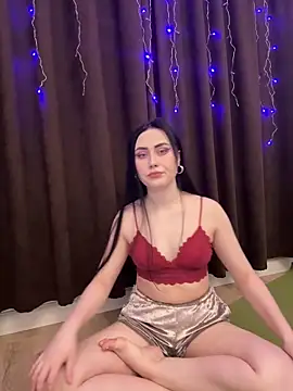 Snapshot of MilanaDayLi chatting on December 14, 2:11 pm MilanaDayLi online show from December 14, 2:11 pm