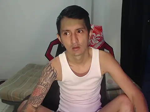 Snapshot of brianbigcock777 chatting on April 15, 4:58 pm brianbigcock777 online show from April 15, 4:58 pm