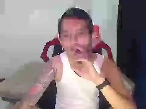 Snapshot of brianbigcock777 chatting on April 15, 7:58 pm brianbigcock777 online show from April 15, 7:58 pm