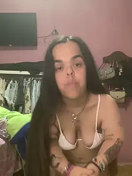 Snapshot of Littleegirl69 chatting on December 19, 3:13 am Littleegirl69 online show from December 19, 3:13 am