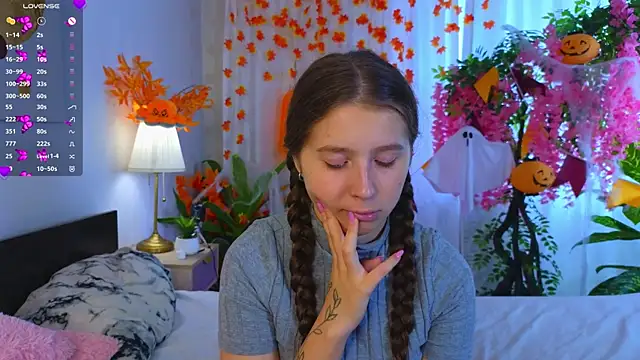 Snapshot of CatherineRichards chatting on October 20, 9:43 am CatherineRichards online show from October 20, 9:43 am