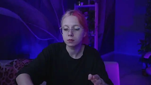 SakuraBliss online show from October 3, 3:09 pm